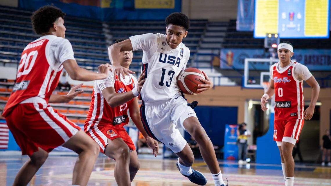‘He loves hoops.’ Kentucky basketball is recruiting the son of a former NFL star