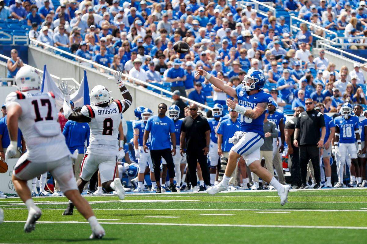 Kentucky quarterback Devin Leary (13) passes the ball for a touchdown against Ball State during Saturday’s game at Kroger Field.
