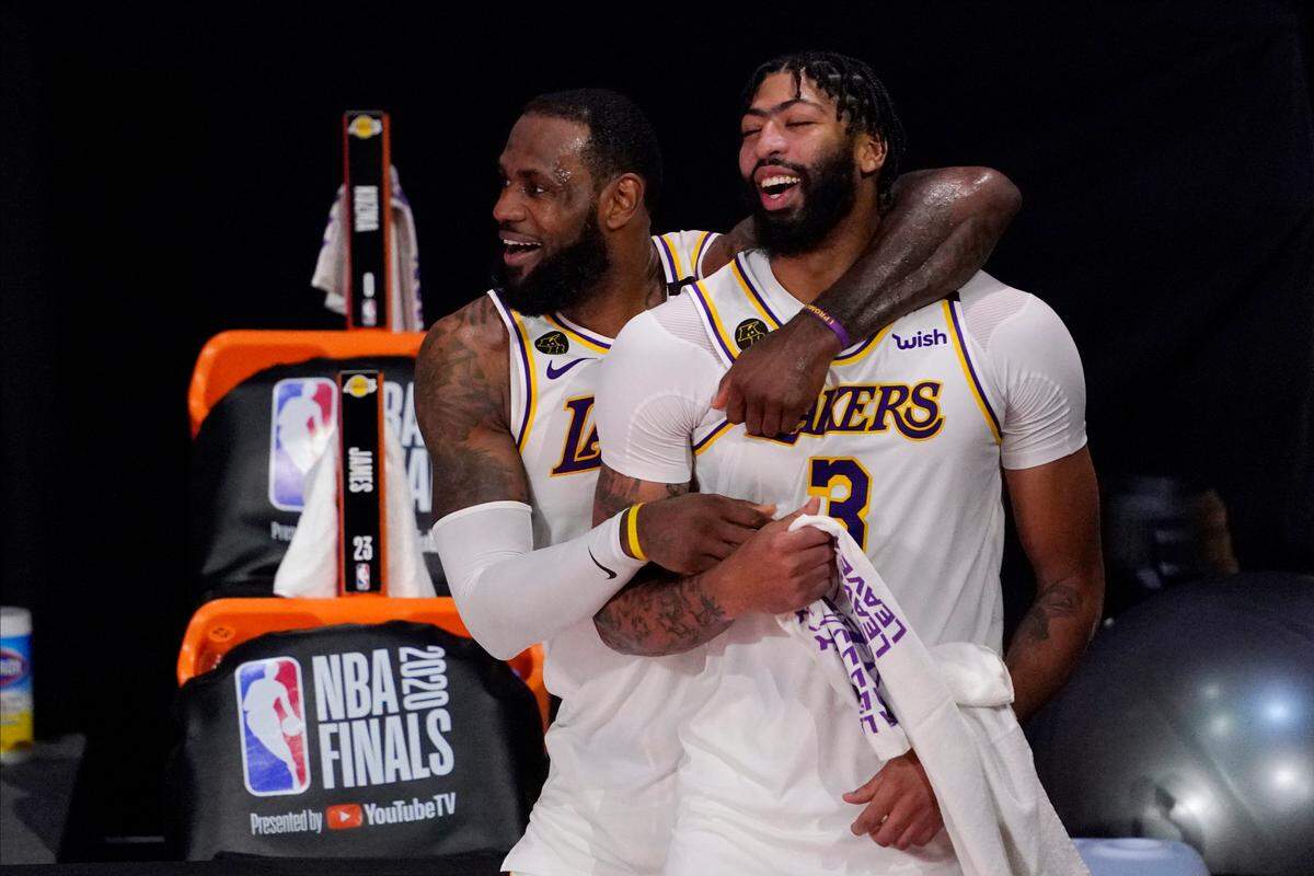 Los Angeles stars LeBron James, rear, and Anthony Davis (3) celebrated after the Lakers defeated the Miami Heat 106-93 in Game 6 of basketball’s NBA Finals to clinch the league championship.