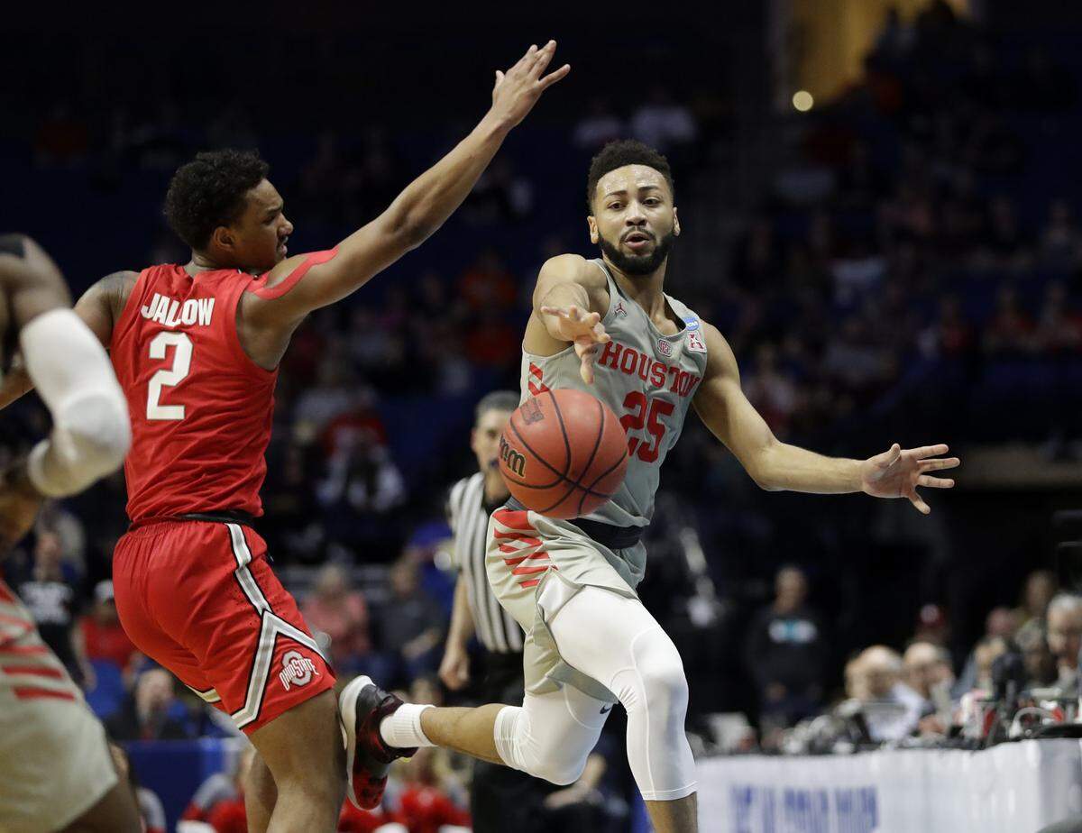 Houston point guard Galen Robinson (25) had 18 points in the Cougars’ 82-76 win over eventual-SEC champion LSU in December.