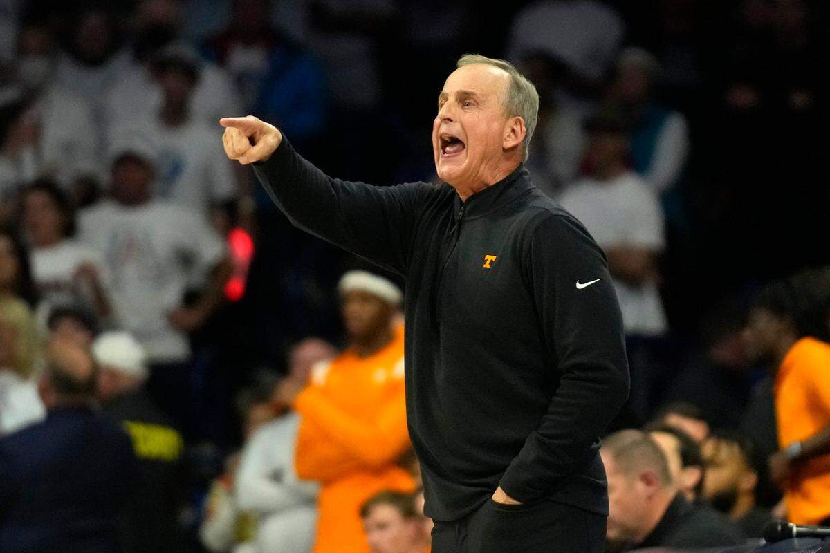 Tennessee head coach Rick Barnes has the seventh-ranked Volunteers off to a 10-2 start this season.