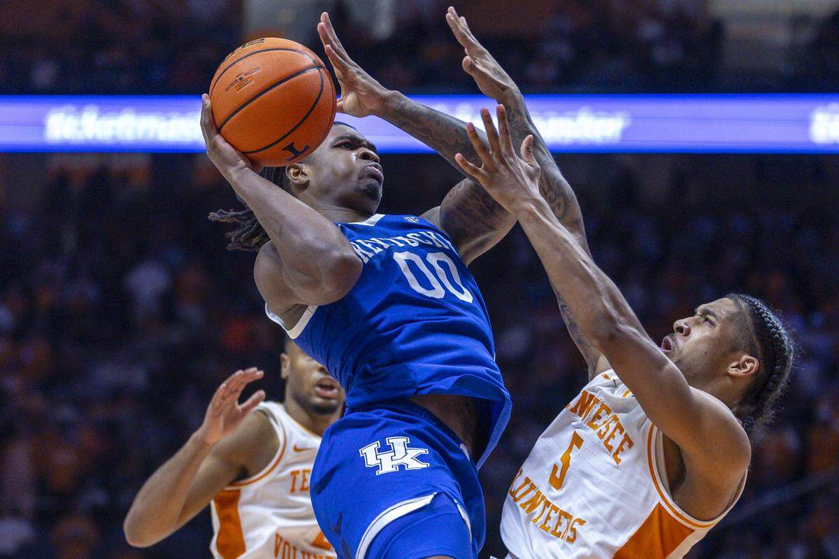 Kentucky guard Otega Oweh (00) had 14 points and six rebounds in UK’s 78-73 win at Tennessee on Jan. 28.