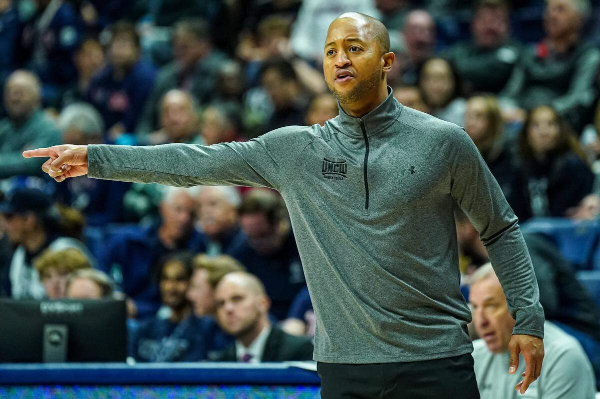 Nov 18, 2022; Storrs, Connecticut, USA; North Carolina-Wilmington Seahawks head coach Takayo Siddle watches from the sideline as they take on the Connecticut Huskies at Harry A. Gampel Pavilion. Mandatory Credit: David Butler II-USA TODAY Sports