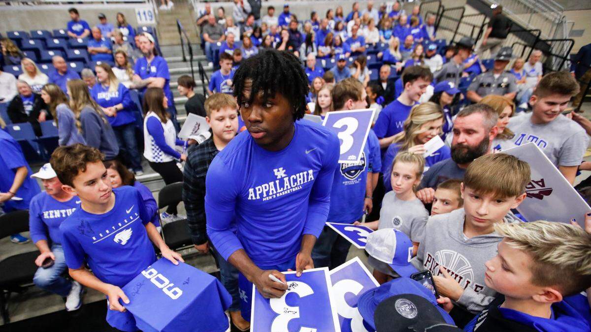 Kentucky forward Chris Livingston signs autographs before the Blue-White Game at Appalachian Wireless Arena in Pikeville on Oct. 22.