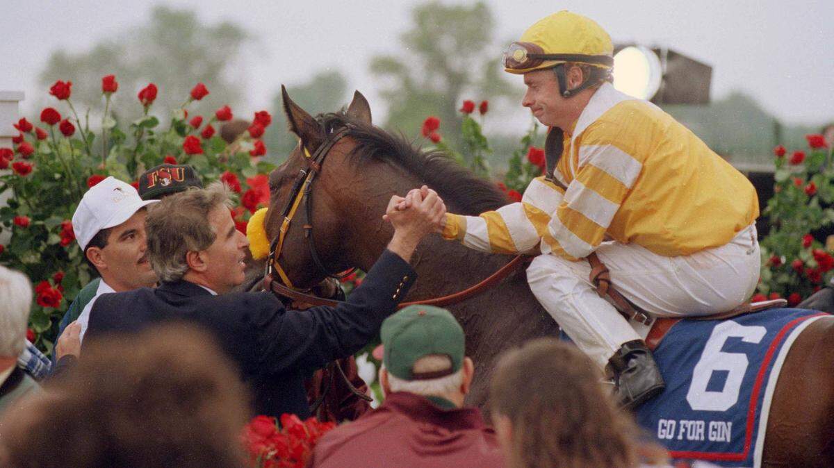 Jockey Chris McCarron, aboard Go for Gin, is congratulated by trainer Nick Zito after winning the 120th Kentucky Derby in 1994. “Rest in peace, my old pal,” McCarron said upon learning of Go for Gin’s passing.