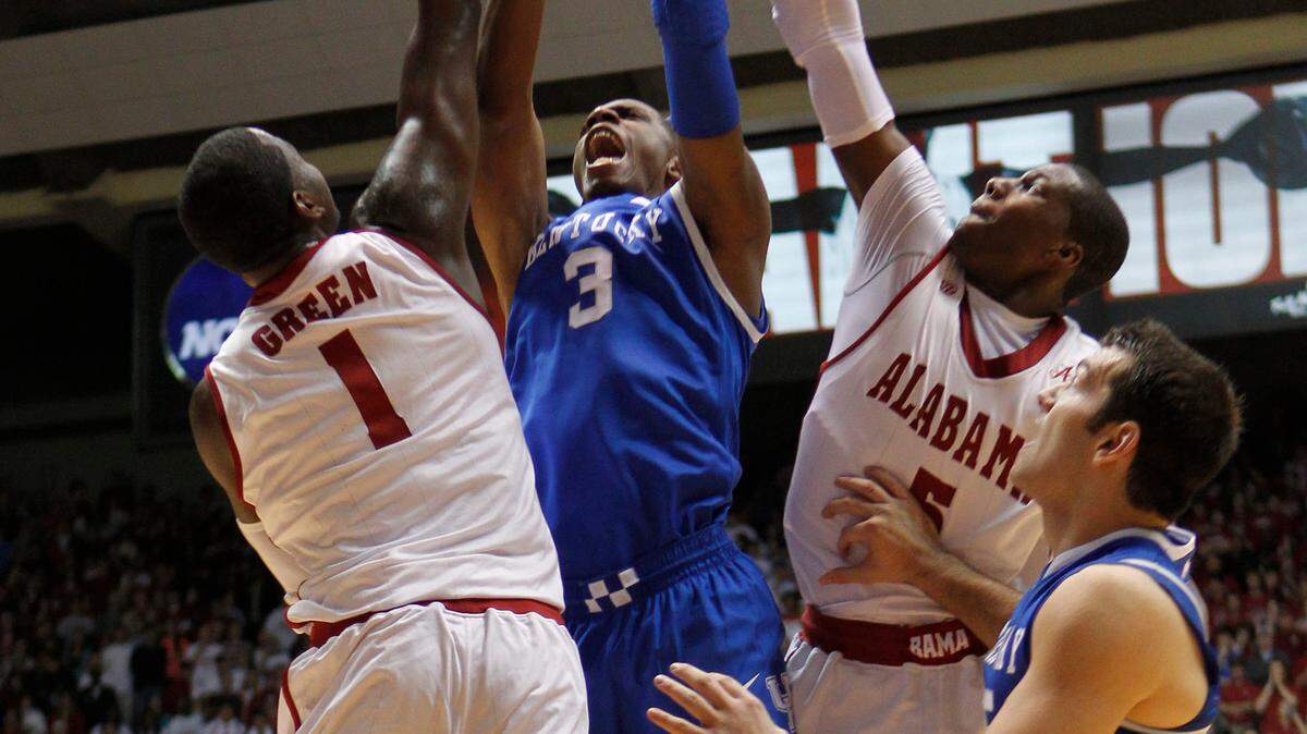 Kentucky Wildcats forward Terrence Jones (3) put in a shot over Alabama Crimson Tide forward JaMychal Green (1) and Alabama Crimson Tide forward Tony Mitchell (5) in the first half as Kentucky played Alabama on Tuesday January  18, 2011 in Tuscaloosa, AL. Photo by Mark Cornelison | Staff
