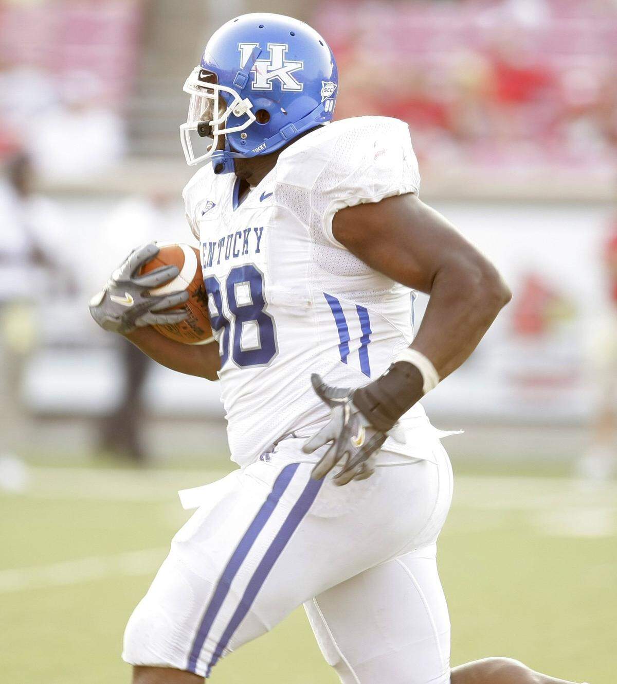 A 6-foot-1, 310-pound defensive lineman, Kentucky’s Myron Pryor rumbled 72 yards for a touchdown to help the Wildcats beat Louisville 27-2 in the 2008 battle for the Governor’s Cup.
