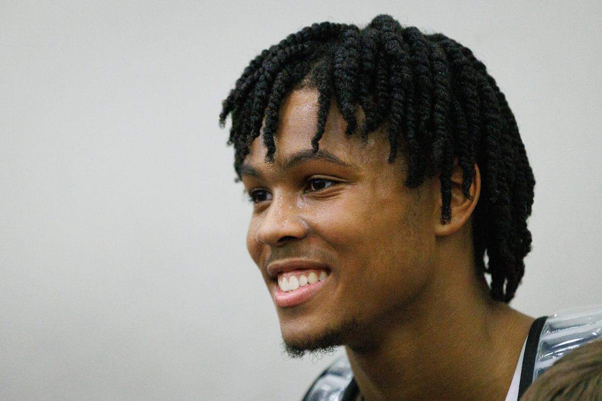 DJ Wagner is one of the top basketball recruits in the 2023 class.