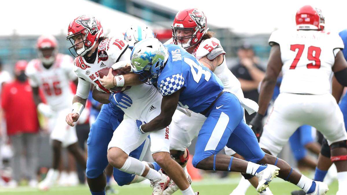 In spite of itself, Kentucky escapes Gator Bowl with 3rd straight postseason win