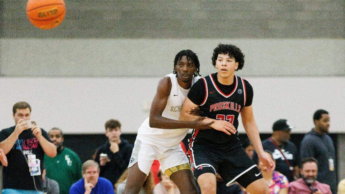 He might be the nation’s No. 1 center. Could he also be Kentucky’s next star big man?