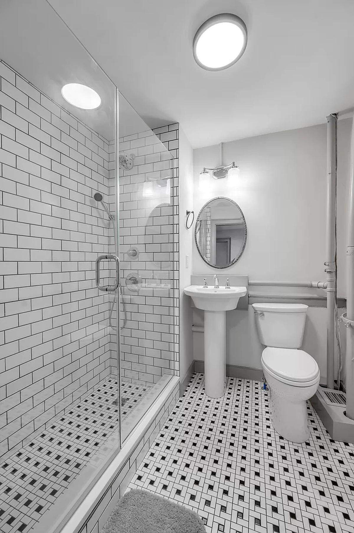 The full bathroom at the Rankin House. 