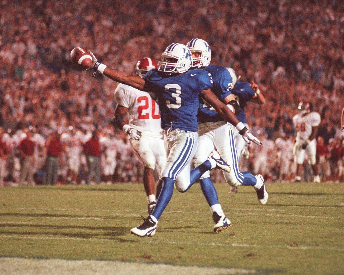Kentucky's Craig Yeast (3) crossed the goal line with the winning touchdown in UK's 40-34 overtime upset of No. 20 Alabama in 1997.