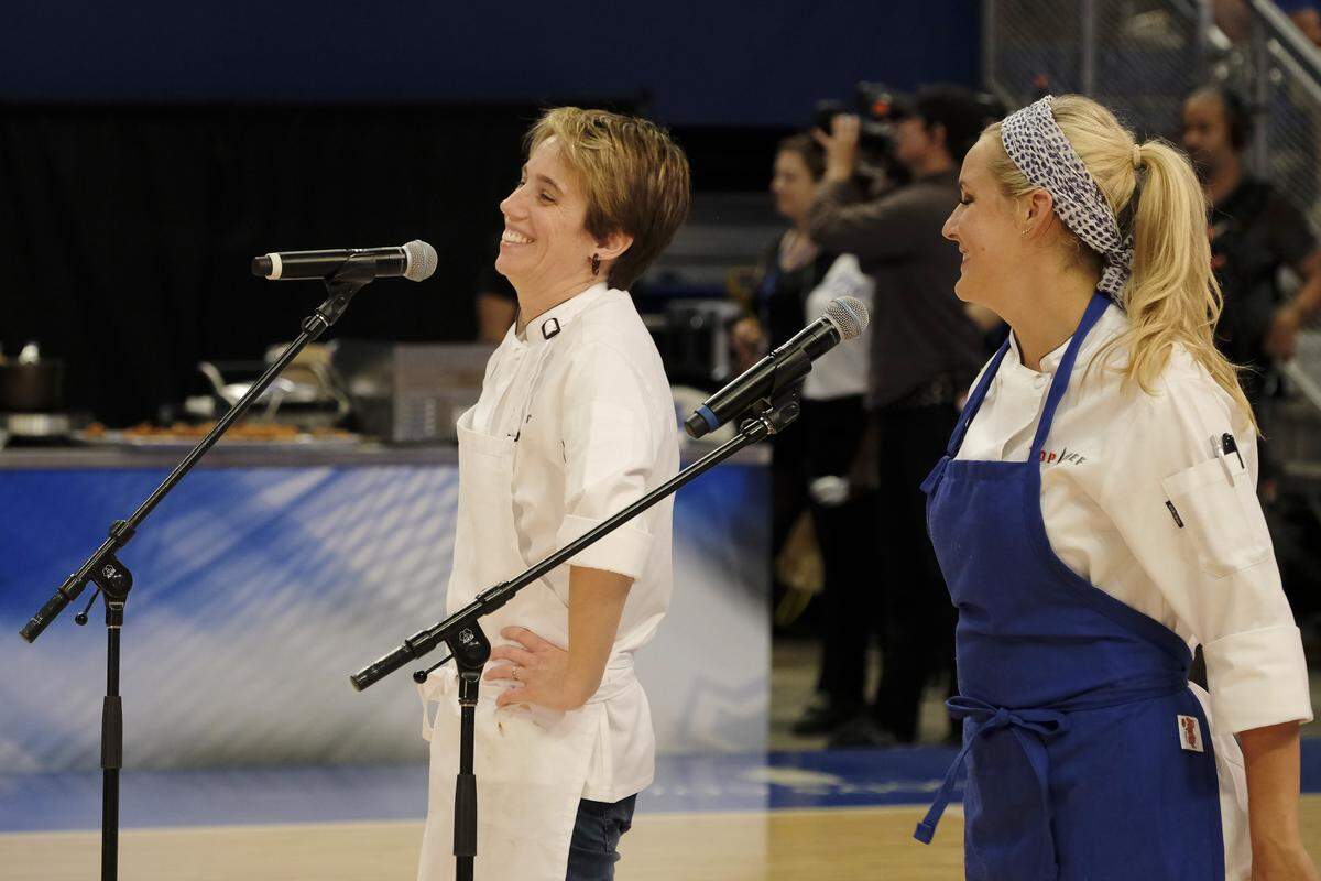 Chef Adrienne Wright, whose chicken and waffles lose to chef Kelsey Barnard Clark’s dumpling, thinks the catcalling is all in good fun. But the Blue team isn’t laughing.