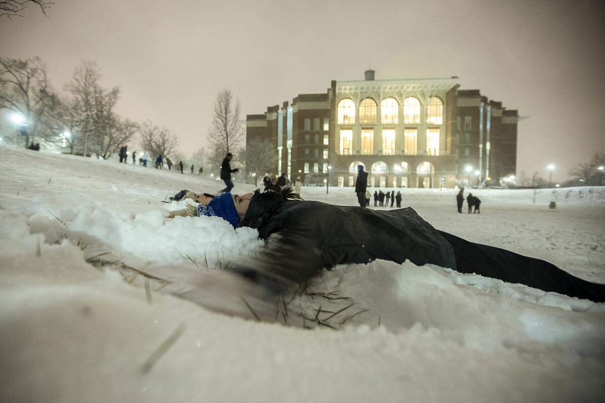 Snow falls in Lexington, Ky., on Wednesday, Jan. 27, 2021. 