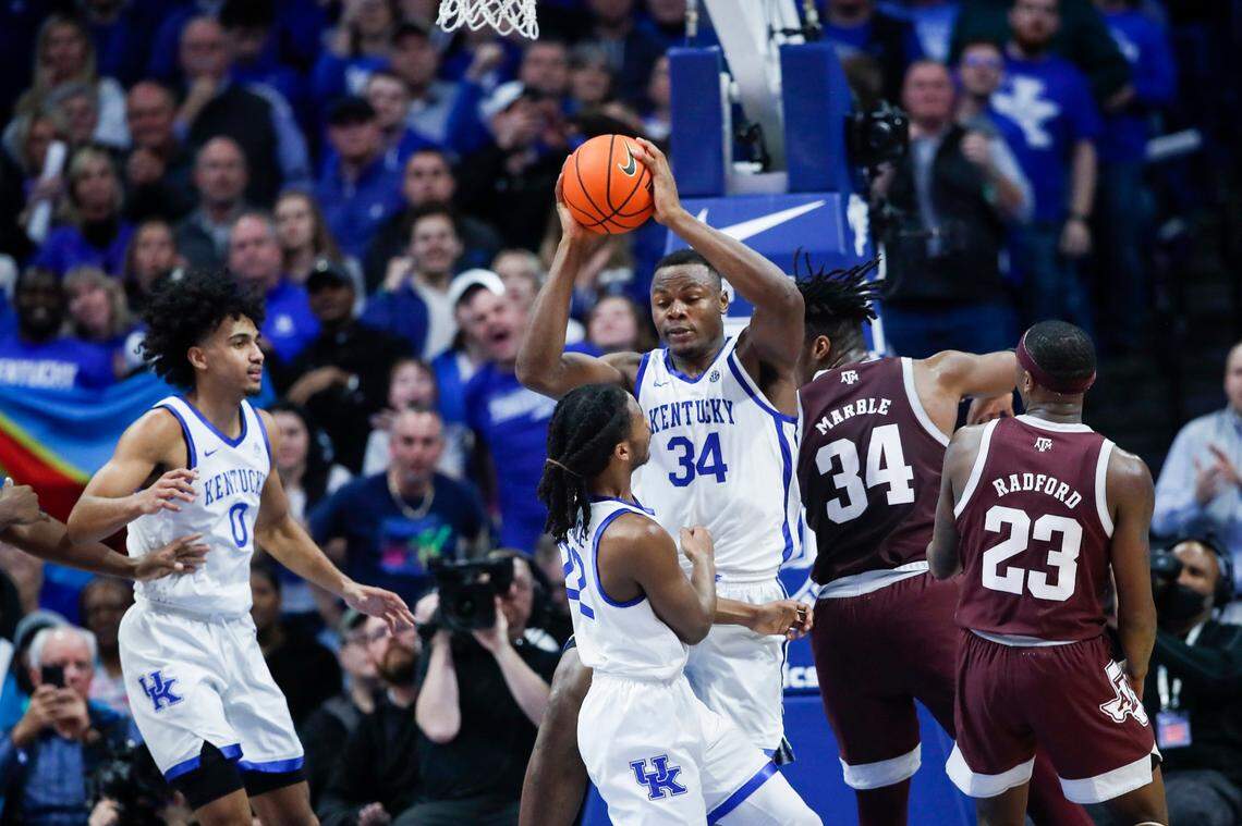 Kentucky’s Oscar Tshiebwe is averaging 16.6 points and 13.9 rebounds per game. Both figures lead the Wildcats this season.