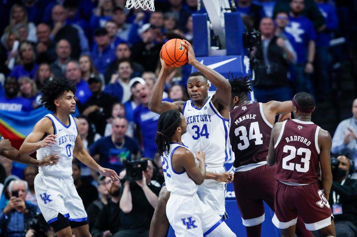 Kentucky’s Oscar Tshiebwe is averaging 16.6 points and 13.9 rebounds per game. Both figures lead the Wildcats this season.