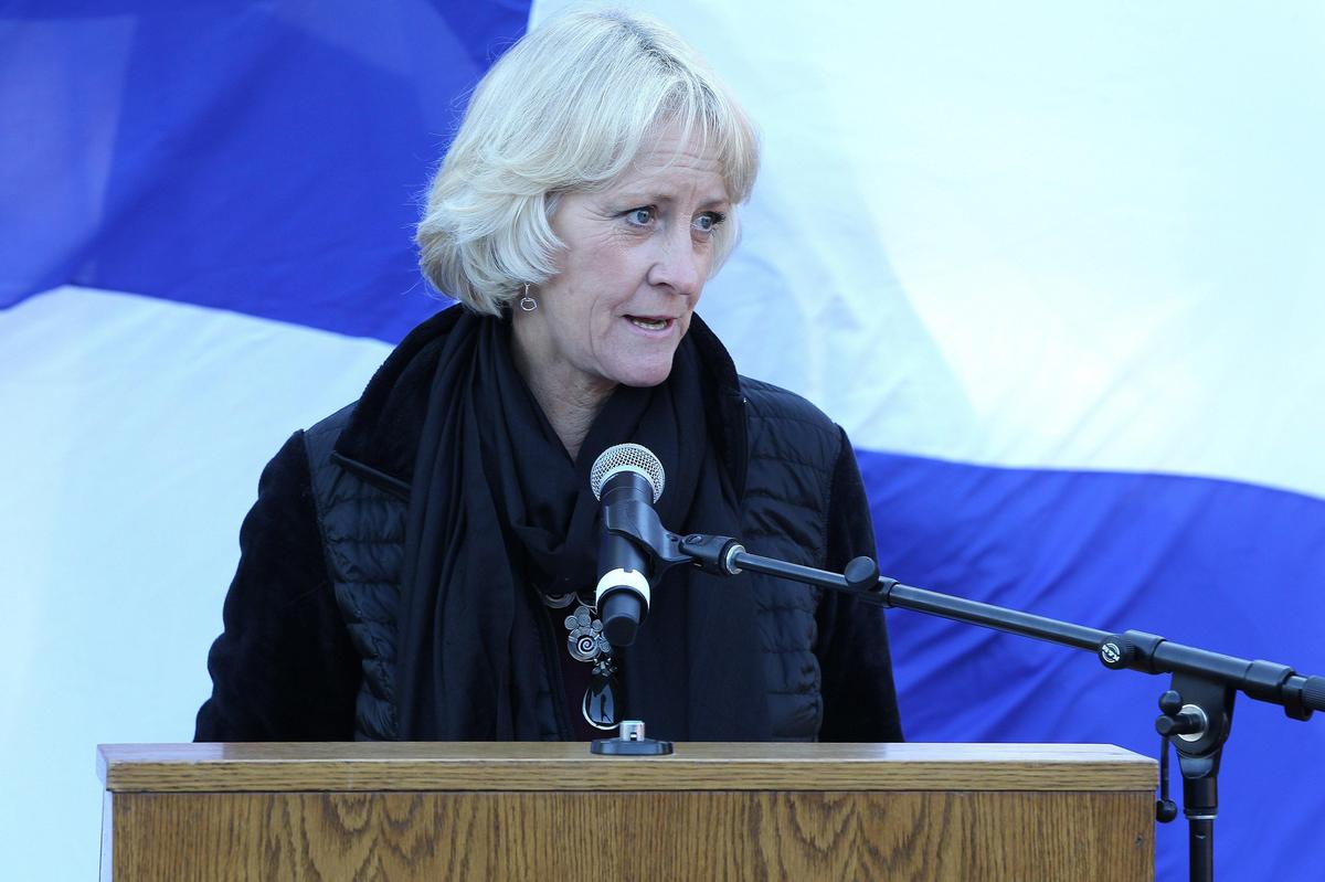 Artist Jocelyn Russell spoke prior to unveiling her statue of Secretariat Saturday morning at Keeneland.