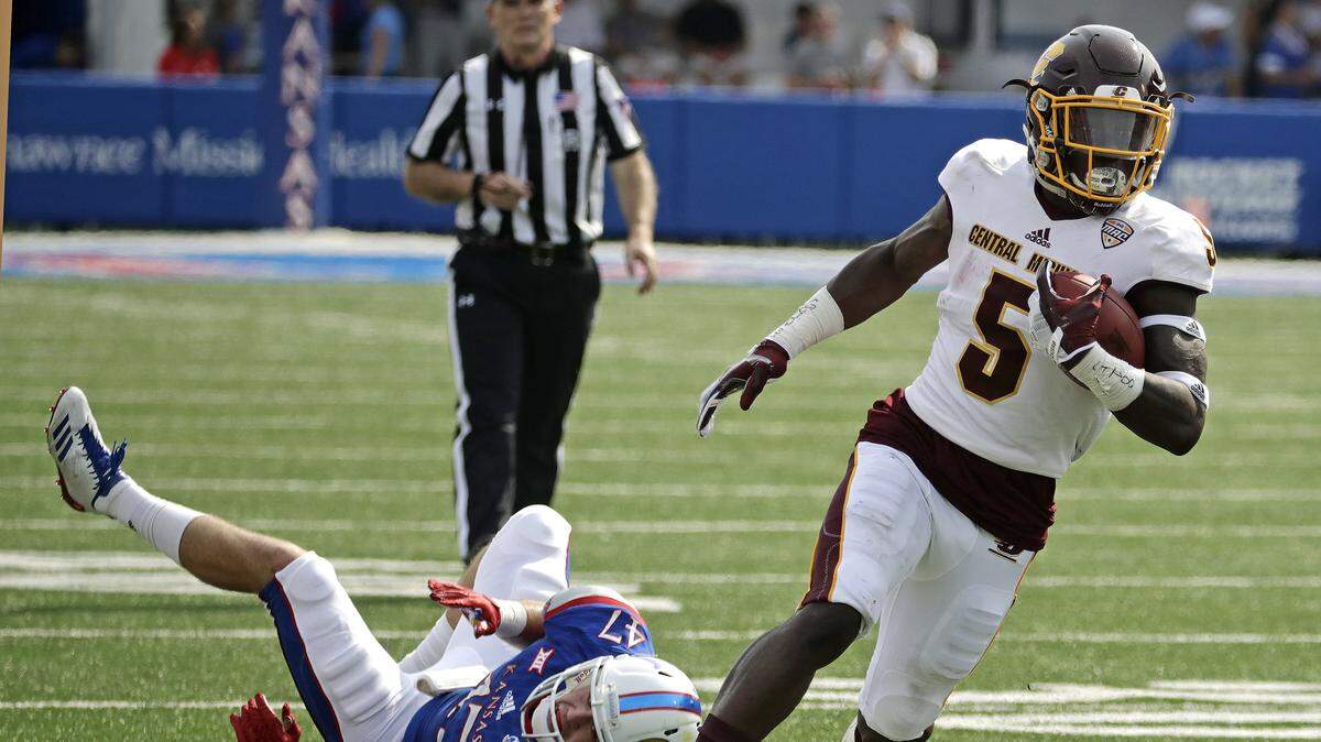Central Michigan running back Jonathan Ward (5) is a dual-threat running back, who rushed for 1,019 yards and 10 scores and caught 48 passes for 470 yards and three touchdowns last season.