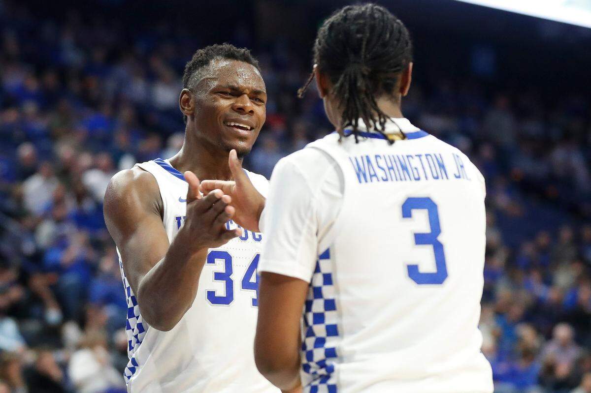 Newcomers Oscar Tshiebwe (34) and TyTy Washington (3) have helped lead Kentucky to a 9-2 start entering SEC play on Wednesday.