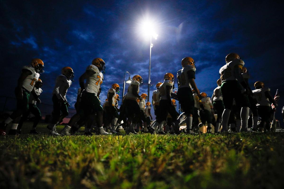 The 2025 Kentucky high school football season kicks off Friday night. Bryan Station will play South Warren at Lexington Christian in the eCampus.com Bowl.