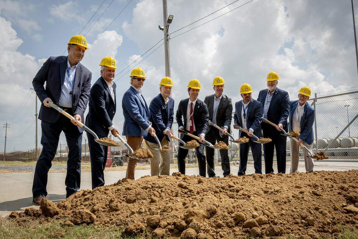 From left: U.S. Department of Energy Portsmouth Paducah Project Office Manager Joel Bradburne, U.S. Rep James Comer, U.S. Sens. Rand Paul, Mitch McConnell, General Matter CEO Scott Nolan, Kentucky Gov. Andy Beshear, Energy’s Office of Environmental Management Principal Deputy Assistant Secretary Roger Jarrell, McCracken County Judge-Executive Craig Clymer, and City of Paducah Mayor George Bray break ground as part of the General Matter lease announcement in Paducah, Ky., on Tuesday, Aug. 5, 2025.
