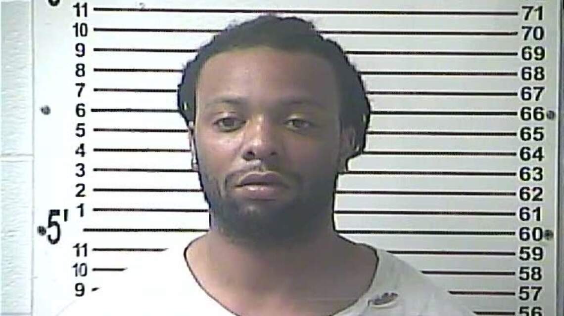 Police officer at Kroger recognizes, helps arrest a Lexington man wanted for two murders