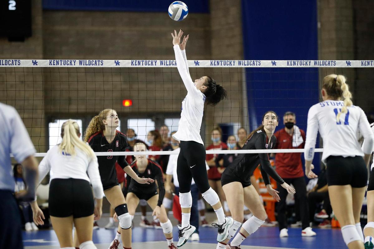 Kentucky’s Emma Grome, center, set the ball against Stanford during Sunday’s match at Memorial Coliseum.