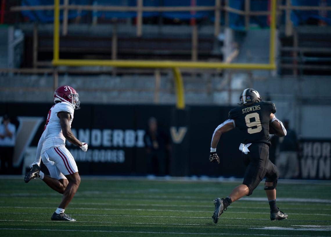 Vanderbilt tight end Eli Stowers (9) was one of the stars of the Commodores’ 40-35 upset of then-No. 1 Alabama with six catches for 113 yards.
