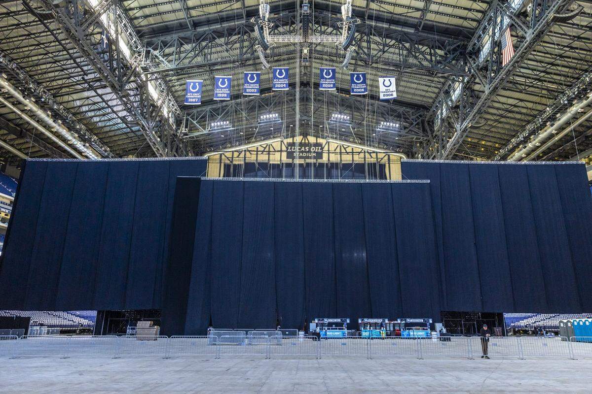 The 2025 NCAA Tournament Midwest Regional is being held at Lucas Oil Stadium in Indianapolis.