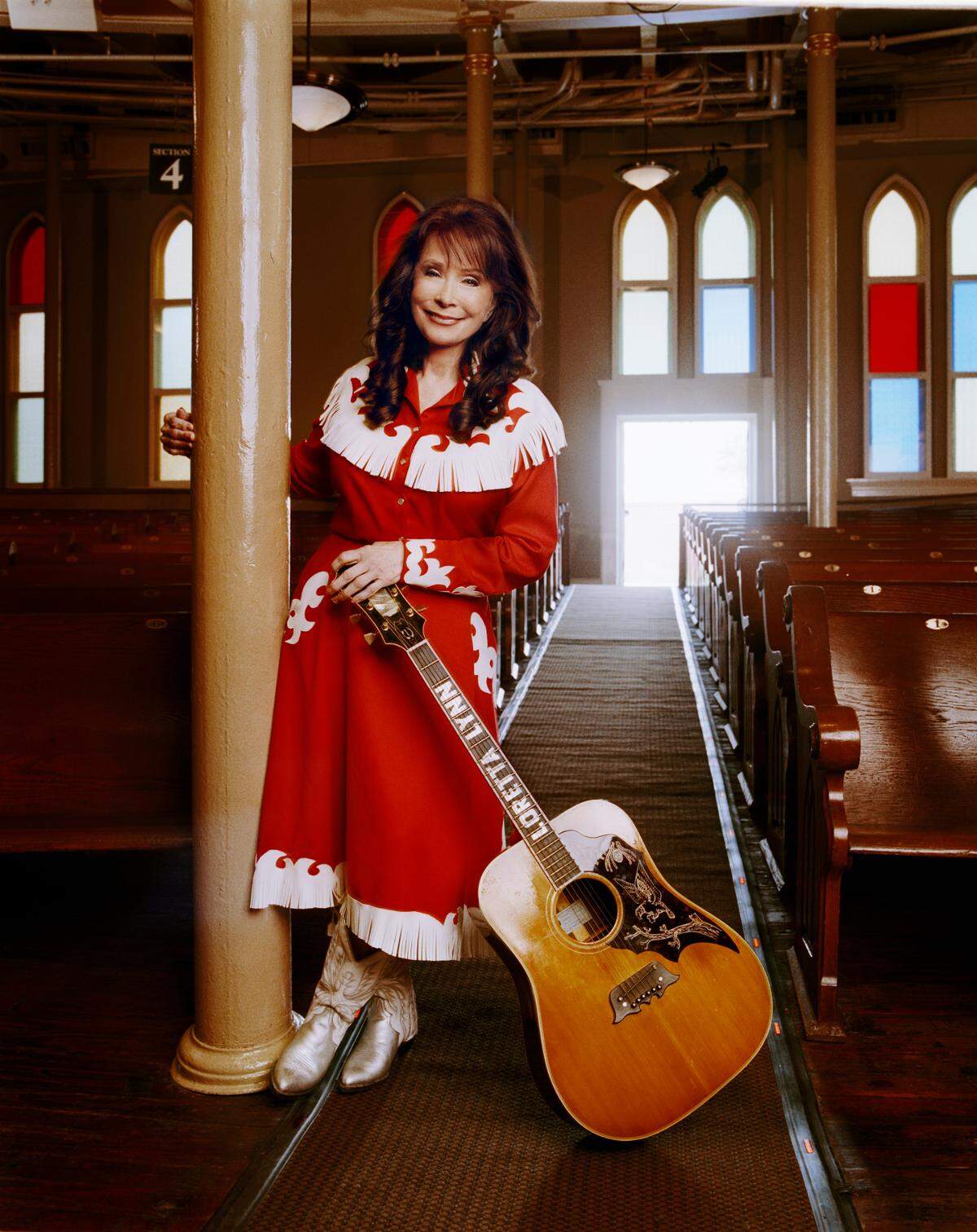 Country music icon and Eastern Kentucky-born singer Loretta Lynn will get the Broadway treatment with a new musical.