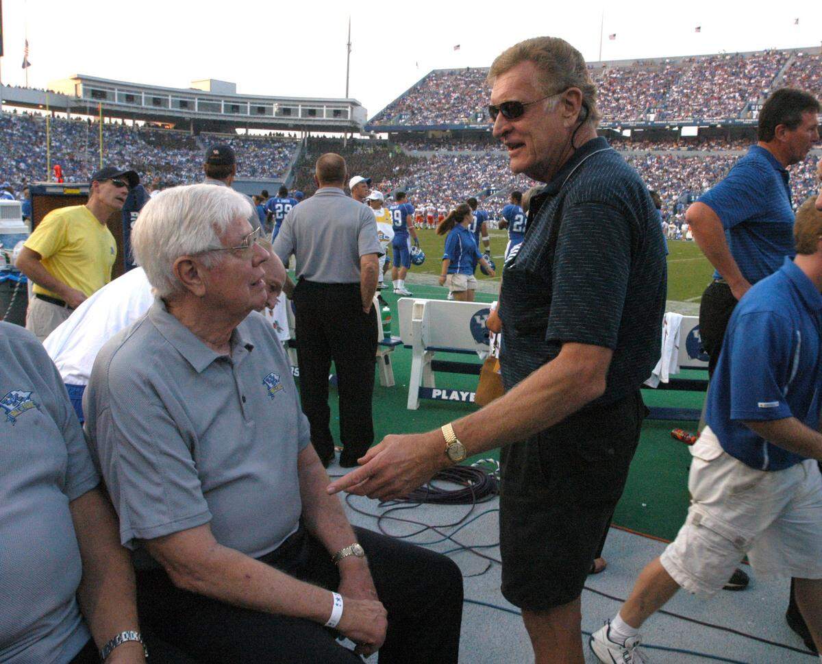 Cotton Nash, right, chatted with fellow UK basketball great Frank Ramsey, left, in 2005 when each were part of the 88 original members inducted into the University of Kentucky Athletics Hall of Fame.