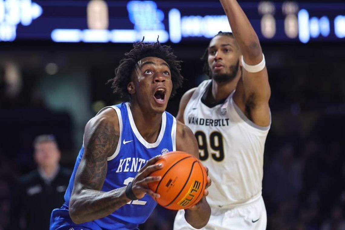 Kentucky’s Amari Williams, left, competes against Vanderbilt on Saturday, Jan. 25, 2025, in Nashville, Tennessee.