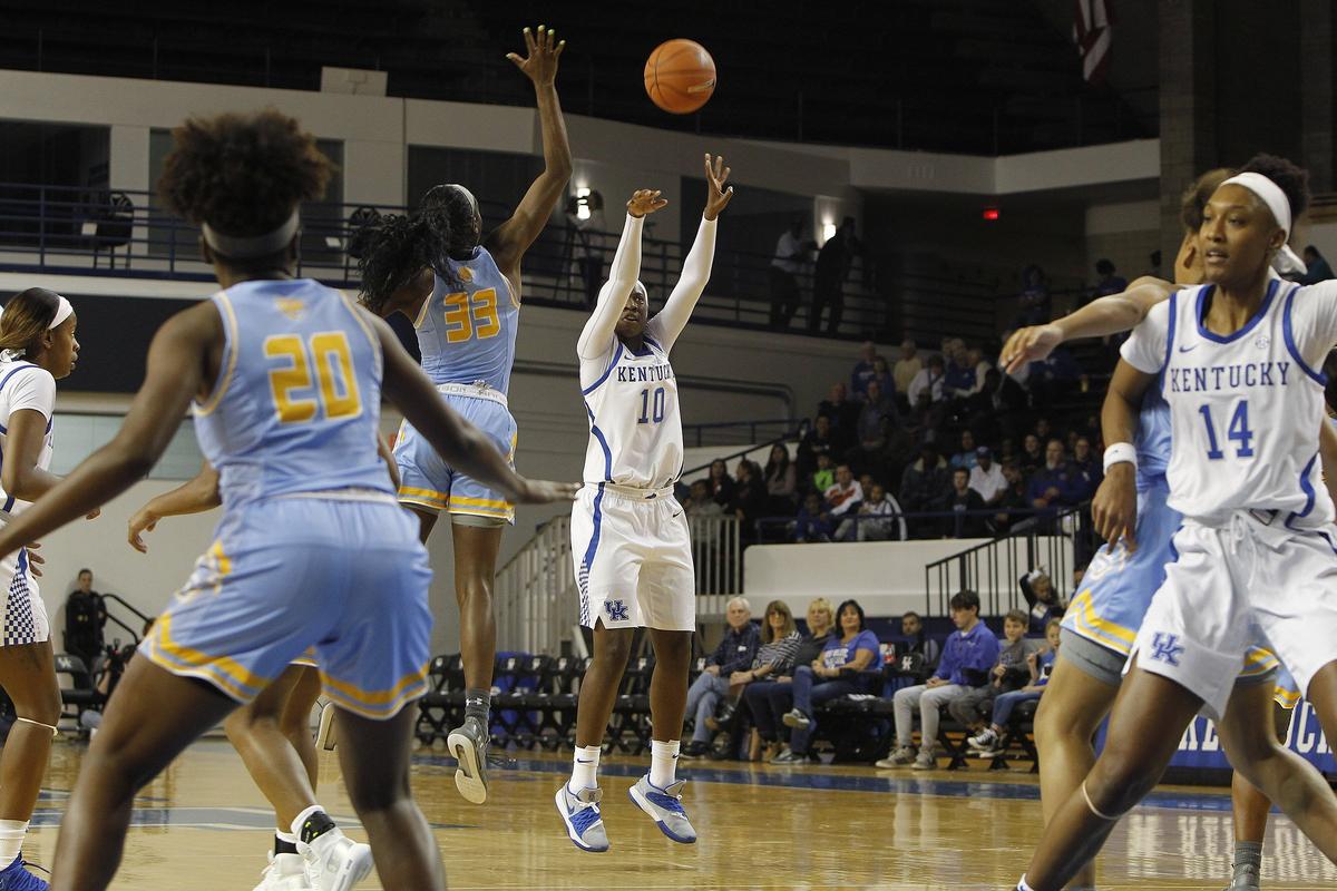 Kentucky’s Rhyne Howard (No. 10) has already been named SEC Freshman of the Week twice this season.