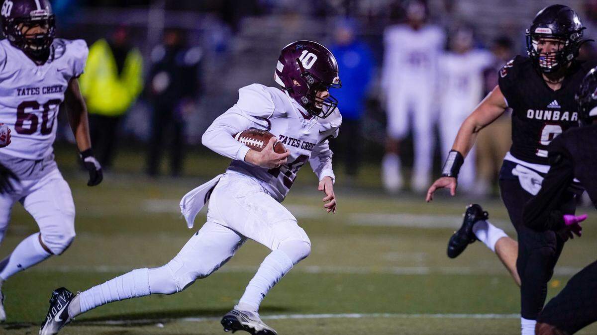 Tates Creek’s Andrew Witherington, shown running the ball against Dunbar in 2021, threw a TD pass to Luke Cooper in Friday’s win against Eastern.