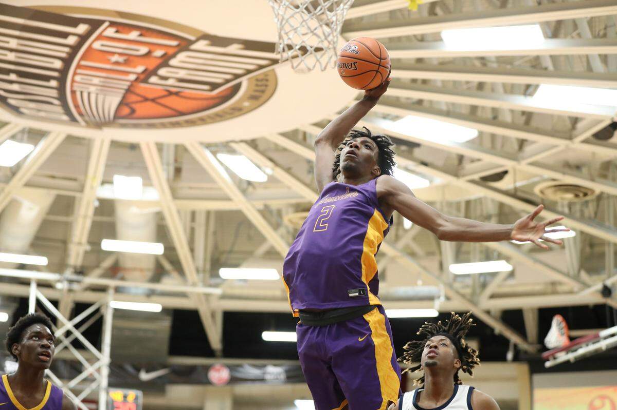 Camden (N.J.) post player Aaron Bradshaw received a scholarship offer from Kentucky following the first 2022 recruiting period of the spring. Bradshaw is now the fourth player in the class of 2023 to commit to UK.
