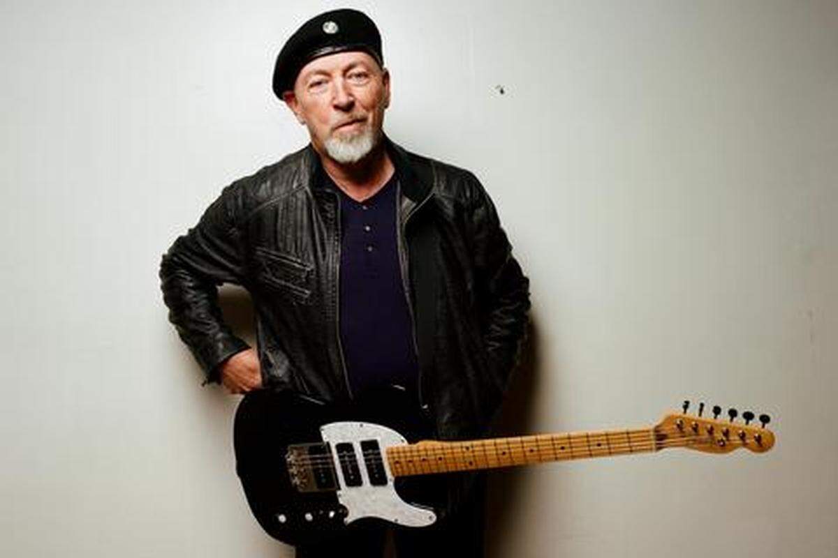 British guitarist/songsmith Richard Thompson will perform in Louisville and Newport in early December.