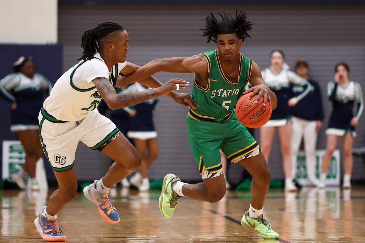 Amari Owens (5) averaged 22.1 points per game for Bryan Station last season. He’s back for a Defenders squad ranked No. 10 in the preseason in a vote of Kentucky’s boys high school basketball coaches.
