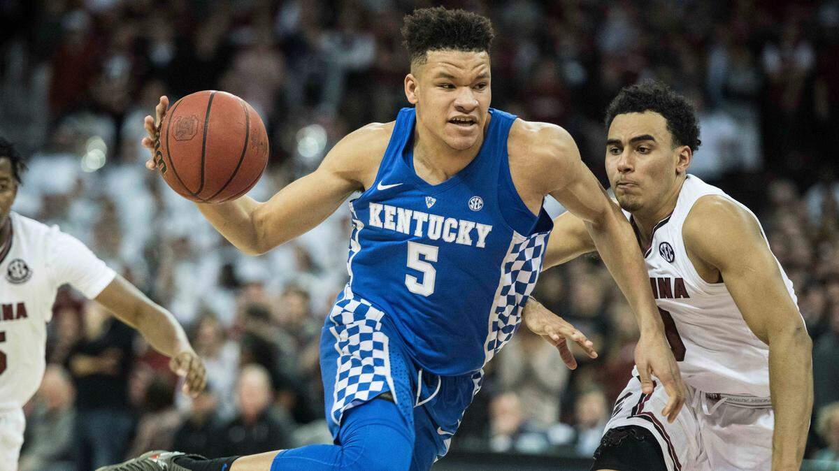 Kentucky forward Kevin Knox (5) dribbled around South Carolina forward Justin Minaya (10) during their game Jan. 16 in Columbia, S.C. Knox’s father said in a recent interview that his son wasn’t ready to consistently make plays off the dribble before he got to UK.