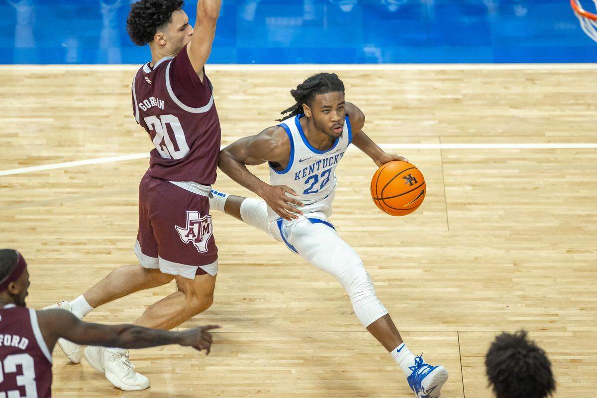 Since becoming Kentucky’s starting point guard four games ago, freshman Cason Wallace (22) is averaging 9.5 points, 3.5 rebounds and 3 assists and the Wildcats have gone 4-0.