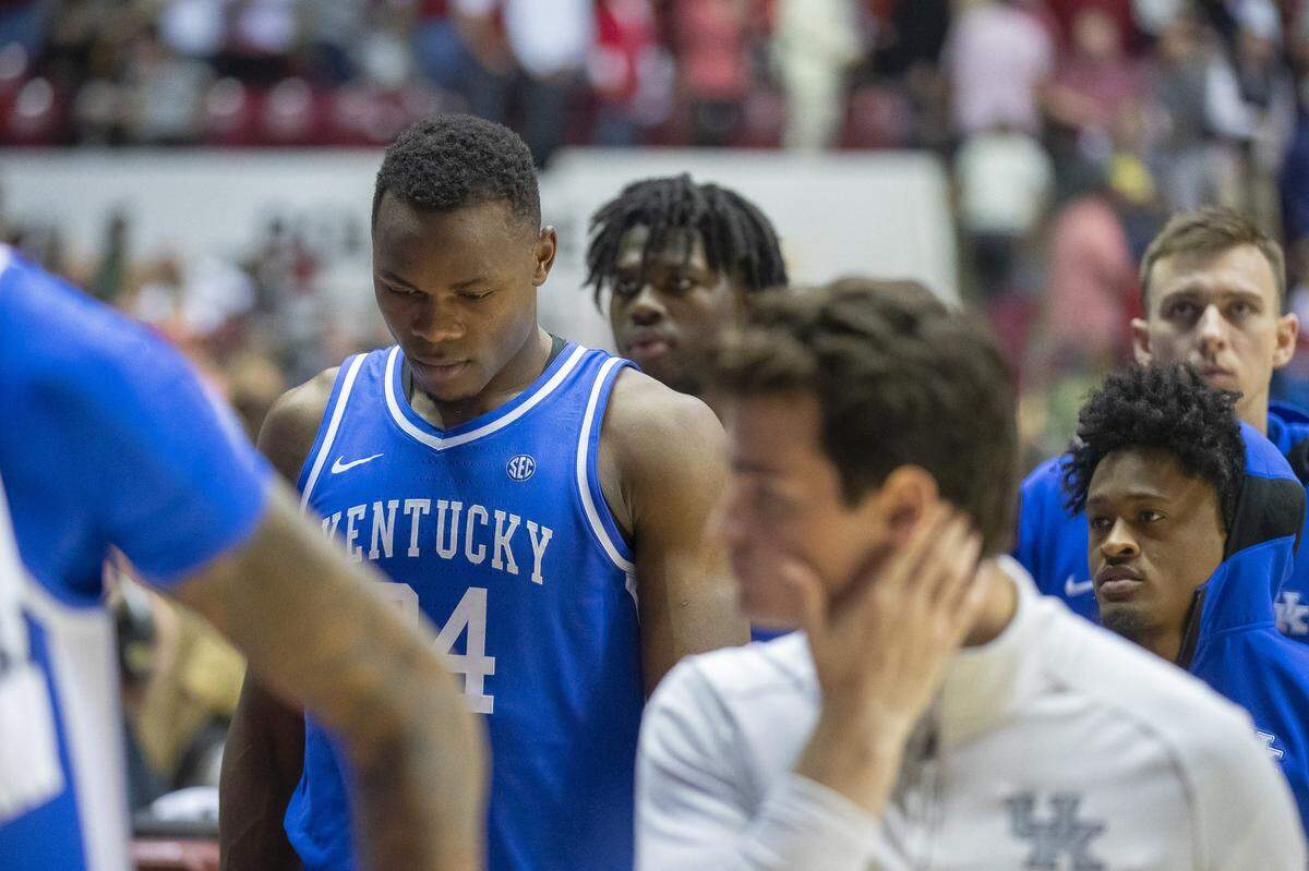 Kentucky star Oscar Tshiebwe and his teammates walk off the court of the Wildcats’ 26-point loss at Alabama on Saturday.