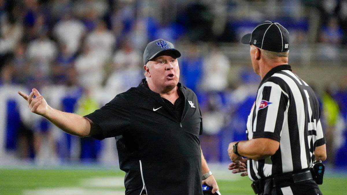 Did Mark Stoops’ in-game decision-making do in Kentucky football?