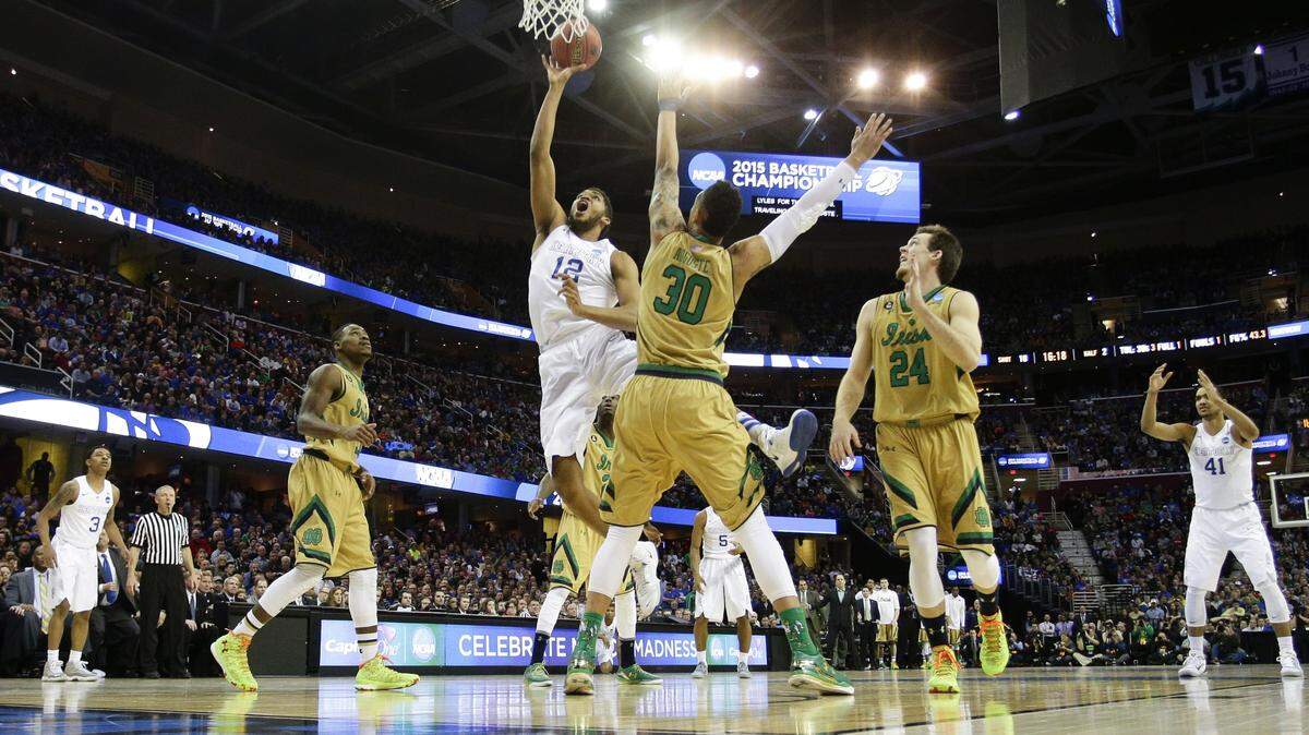 Kentucky forward Karl-Anthony Towns (12) scored over Notre Dame forward Zach Auguste for two of his career-high 25 points. Towns shot 8-for-8 in the second half when his team needed him most.