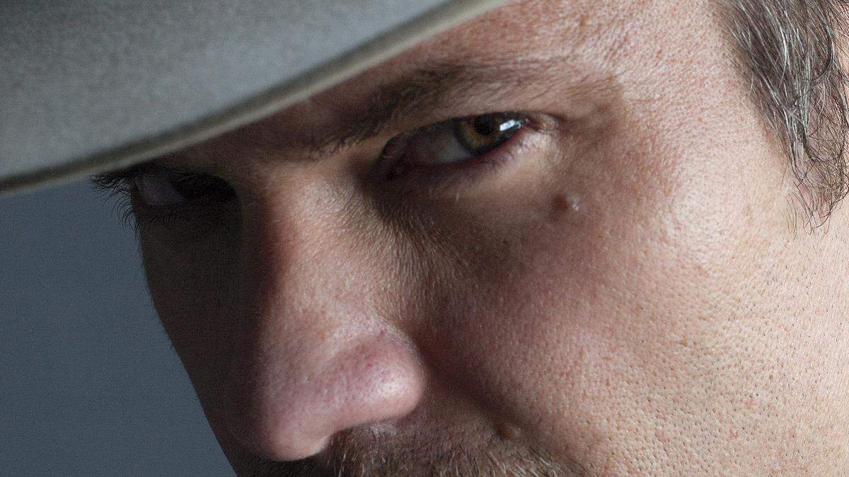 Timothy  Olyphant  plays U.S. Marshal Raylan Givens in Justified.