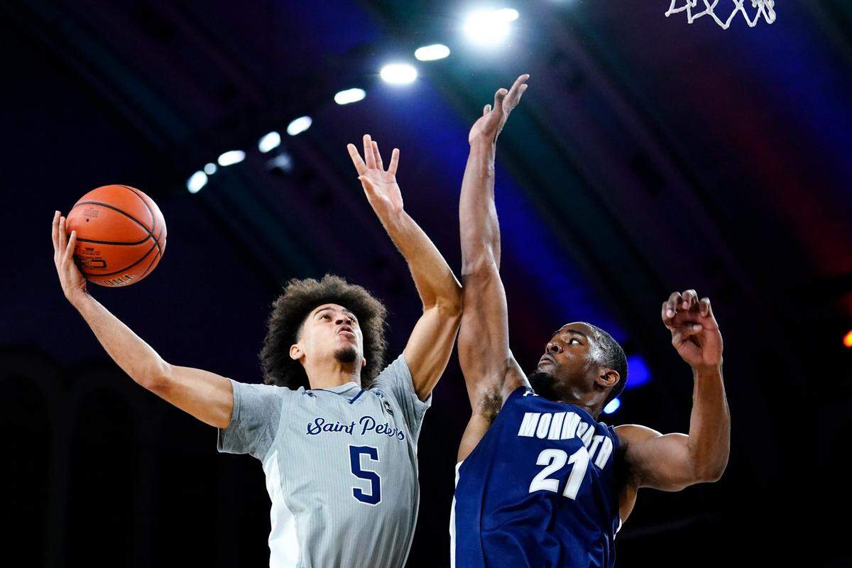 Saint Peter’s Daryl Banks III (5) leads the Peacocks in scoring at 11 points a game.