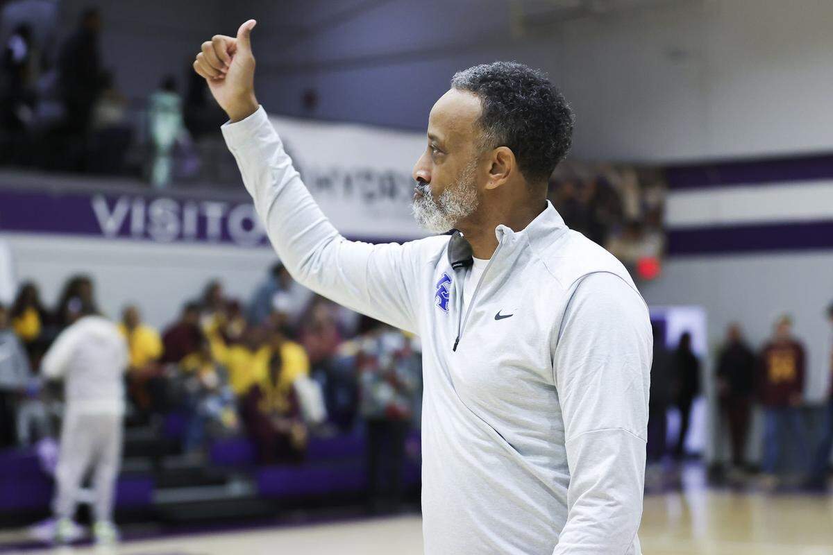 First-year Kentucky coach Kenny Brooks has a successful track record managing short benches, a problem the Wildcats face after injuries to two projected rotation players.