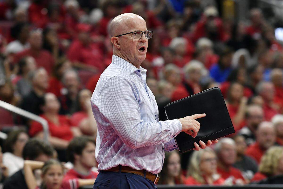 Kentucky volleyball coach Craig Skinner said he “learned a lot about the people that weren’t starters” in his team’s win Thursday night at Louisville. 