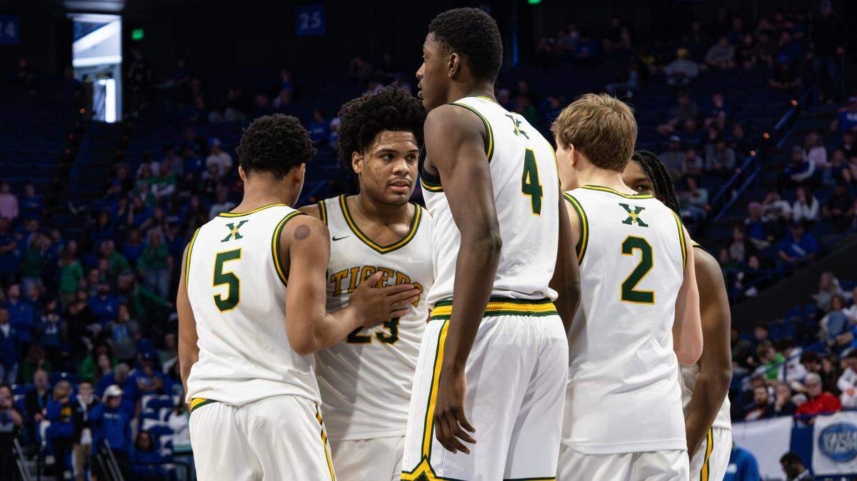 St. Xavier's Jeremiah Jackson and his teammates in a huddle moments before their 46-44 victory over the North Laurel Jaguars following the UK HealthCare Boys' Basketball Sweet 16 state tournament quarterfinals matchup at Rupp Arena in Lexington, Ky, on March 20, 2026.