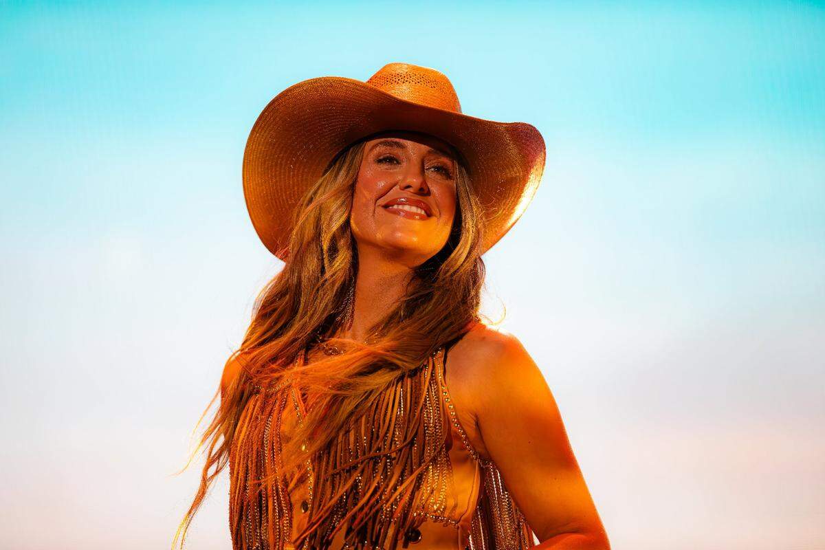 Lainey Wilson gets the crowd hyped throughout her high-energy performance on the Limestone stage during the 2025 Railbird music festival at The Red Mile infield on May 31, 2205, in Lexington, Ky.