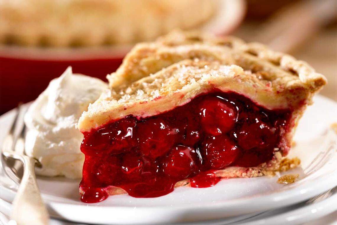 O’Charley’s, known for free pie Wednesdays, chicken tenders and rolls, has closed its last Lexington location.