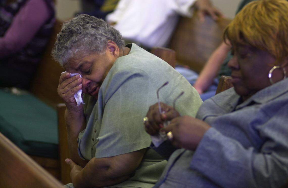Alma Gross wiped her tears as Virginia Caudill and John Wayne Goforth were sentenced to death in 2000 for the killing of Gross’ sister, Lonetta White. Family friend Gladys Gay was at right.